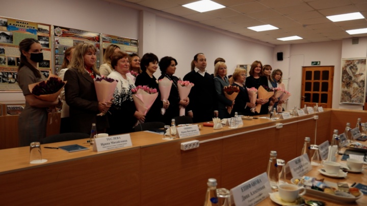 Химкинские директора школ обсудили проекты по повышению качества образования
himkismi.ru/news/education…
#химки #химкисми #новостихимки #химкитв
