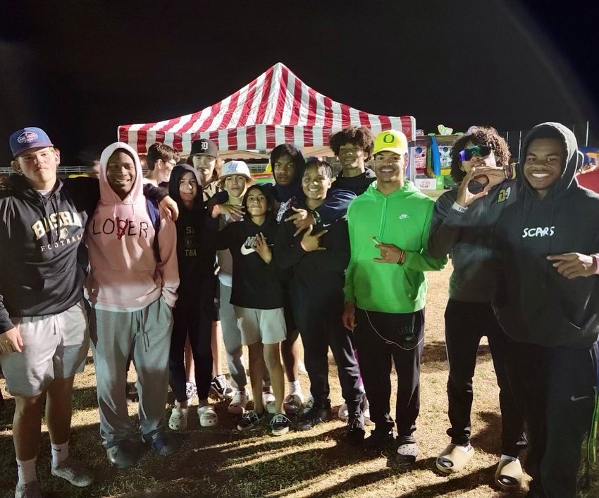 Basha Bears Give Back!🐻
In an effort to give back to the community that supports us, the Basha Bears football program participates in several service projects throughout the year. Last night a few of our players volunteered at Payne Junior High’s school carnival. #buildingbasha