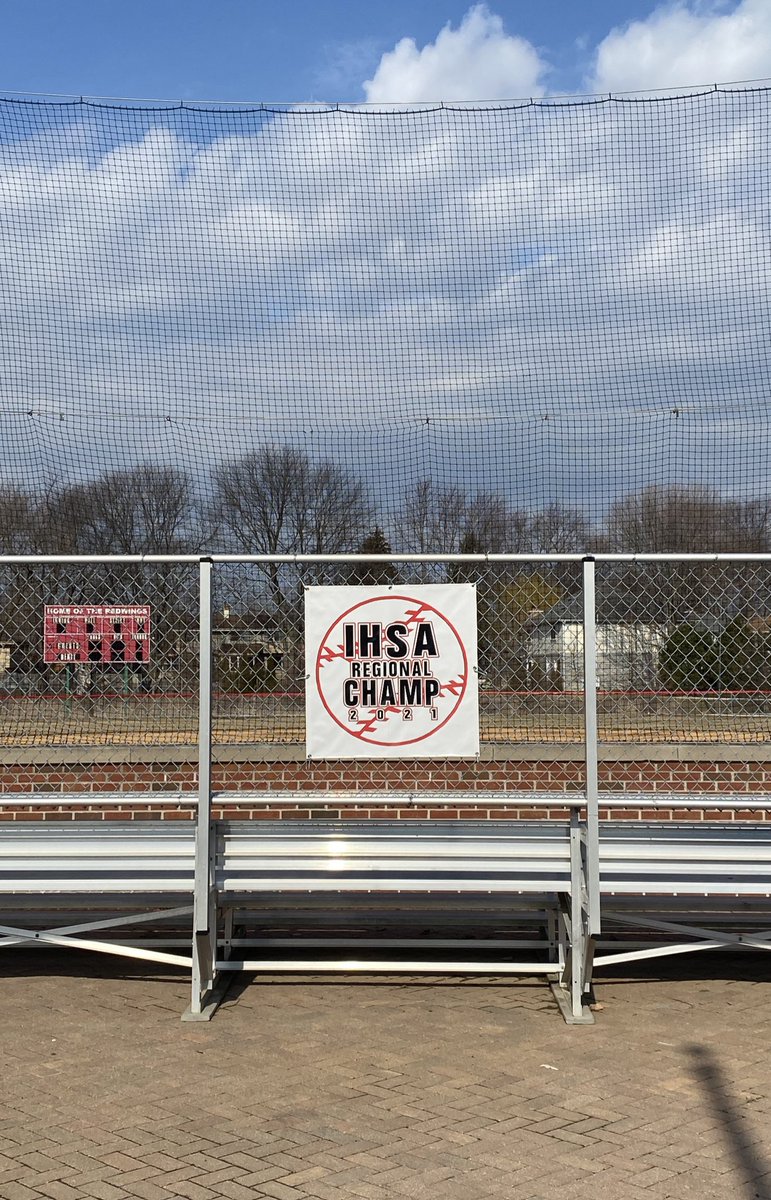 BenetSoftball's tweet photo. Nice surprise at morning practice—what a beautiful addition to our field!!! #weknowyouhaveourplaque #jerbear #raybay https://t.co/0MDvltOkfR