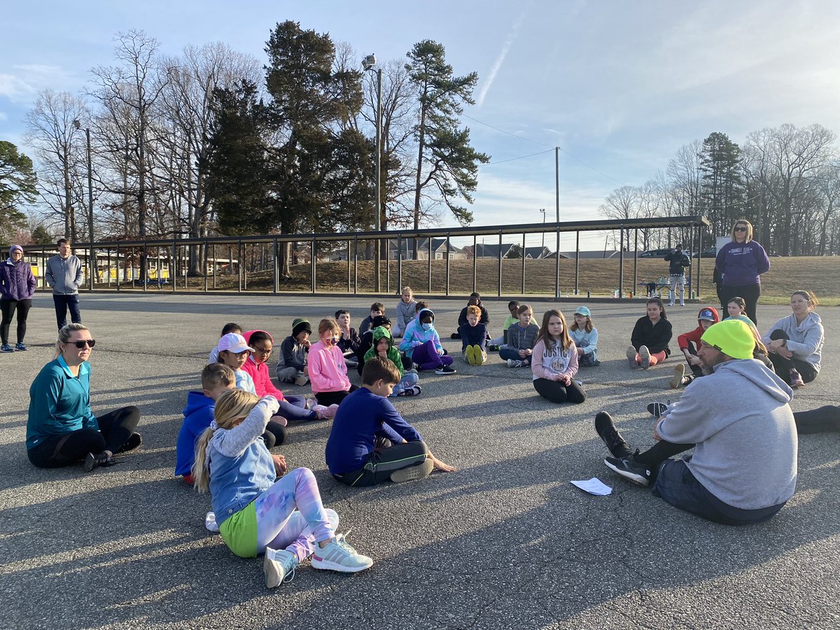 jpcooper1213's tweet photo. Awesome start to the @MillisRoadGCS @KidsRunGOFAR Spring Season this morning. Loved having so many staff and families join us! #OnwardAsOne @GCSchoolsNC https://t.co/KY3fVxPB99