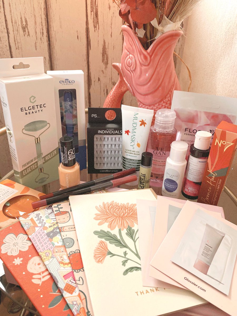 beffshuff's tweet photo. Follow @beffshuff &amp; RT to WIN this beauty bundle featuring brands like No7, Eyeko, Balance Me and Glossier

UK only, no quoted or copied tweets. Ends Friday 11 @ 12pm

Tag a friend to enter too 🙌🏻

For an extra entry head to https://t.co/XjYiFTd3iR - best of luck! https://t.co/ZSQaxP0CfH