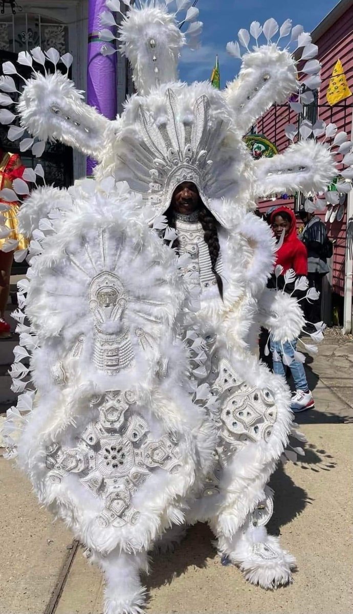 I just need to remind you all that Big Chief Darryl Montana’s Mardi Gras Indian Suit was so extraordinary that it bent the space/time continuum in its symphony of hand beaded, Swarovski crystaled, feathered master craftsmanship. Whew chiiiillleee #NOLA #fortheculture