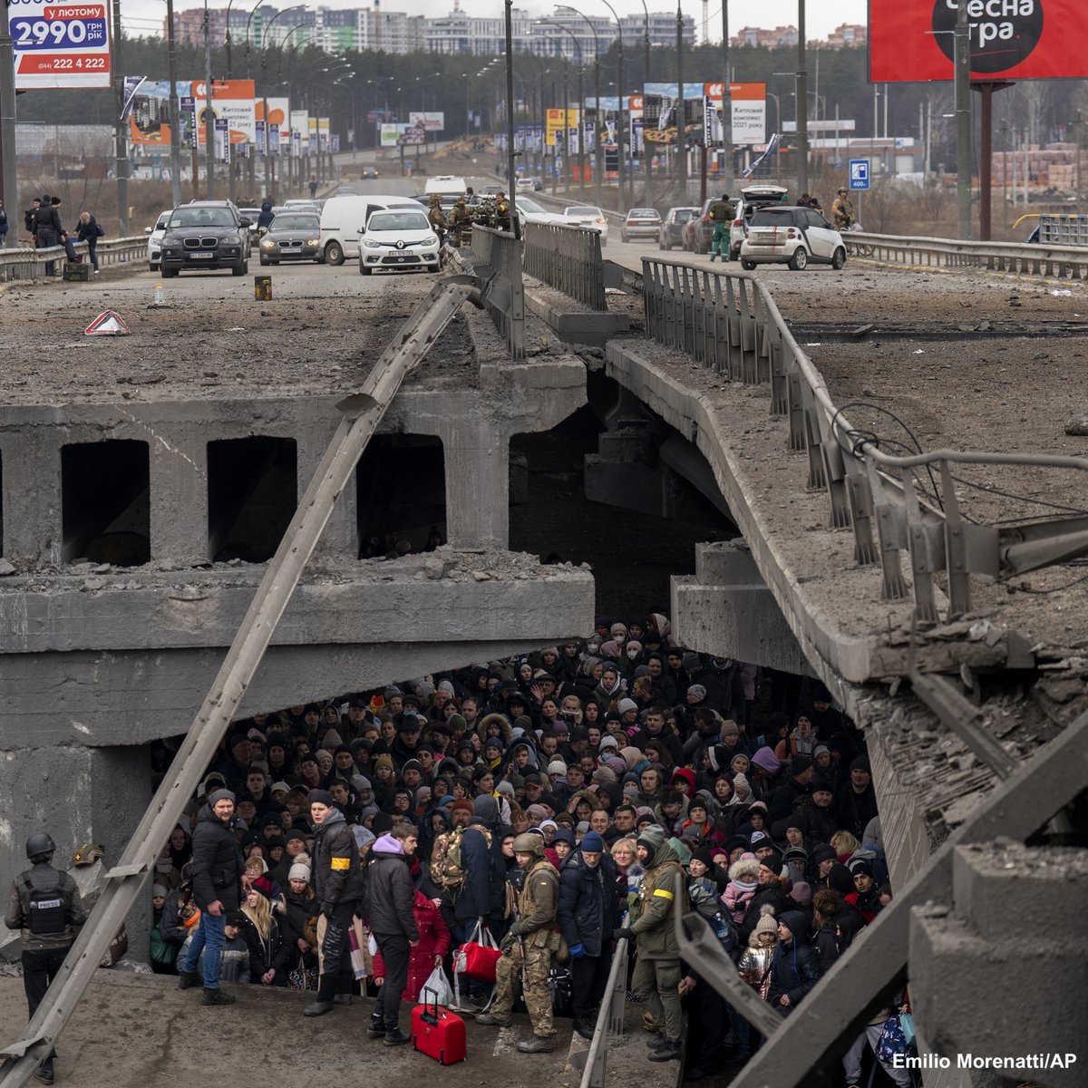 ABC's tweet photo. Stunning image shows Ukrainians gathering under a demolished bridge as they try to flee on the outskirts of Kyiv. https://t.co/L1egA8s9B6 https://t.co/QsFwiyv2T5