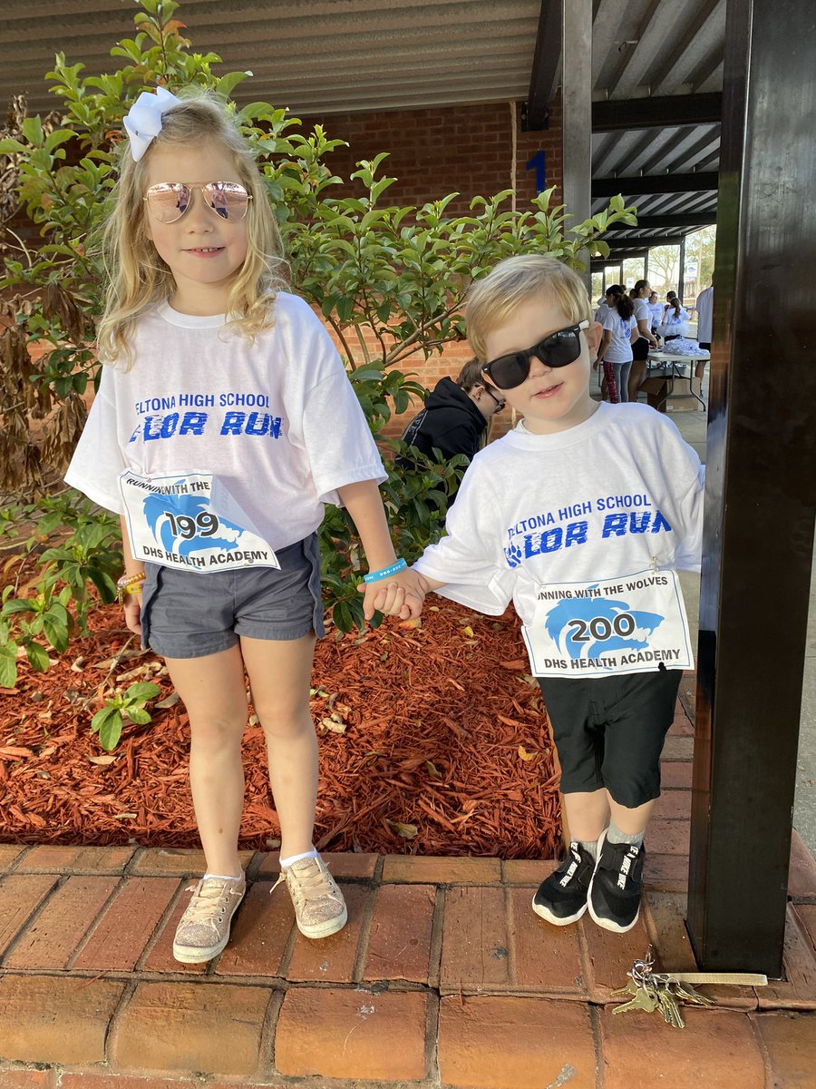 ChristinaLapnow's tweet photo. Me and the minis had the best time at the Color Run today! @taylor_grace31- I think you and your students are amazing!💙@deltona_hsa @DHSHappenings https://t.co/LjlEBJSz5i