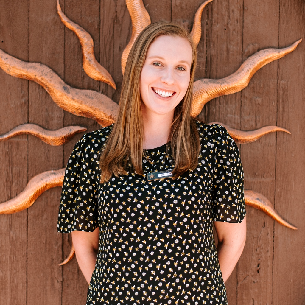 Meet Kylie ☀️ Kylie is our Assistant Tasting Room Manager and has been with us since July! Her favorite wine is our Orange Muscat and she pairs it with some fettuccine noodles and some lemon butter sauce 😋

If you see Kylie on property be sure to say hello! #MeetDanza