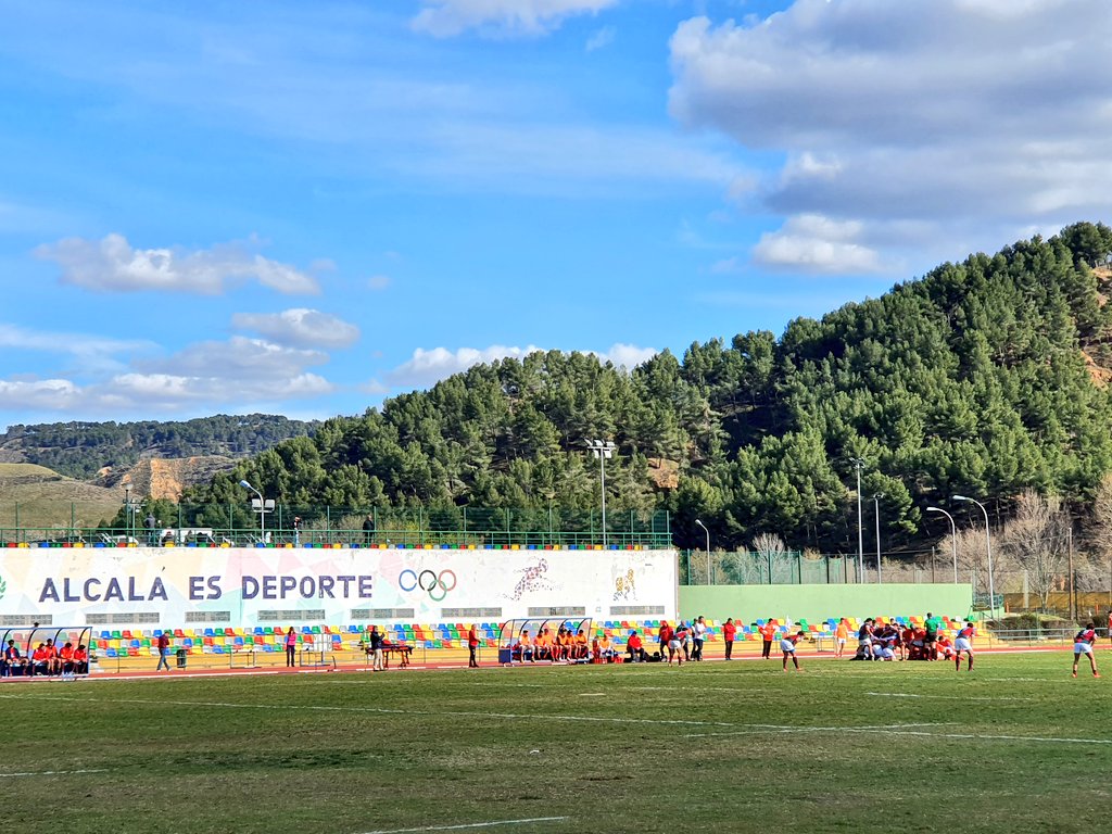 AytoAlcalaH's tweet photo. 🏉 El concejal de Deportes, @juliancubilla, y el concejal de @AHJuventud, @J_albergr, asisten al partido que enfrenta al @clubrugbyalcala y al @Carugbysevilla en la Ciudad Deportiva Municipal del Val 

#AlcaláEsDeporte https://t.co/XdP5yLXOJj