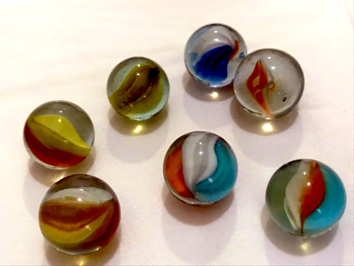 RubenBeltranG's tweet photo. #SaturdayFlashback Encontré entre mis #Triques estas canicas #cuirias #MarblesMarvels #tréboles #Siete https://t.co/azbHjU6OHY
