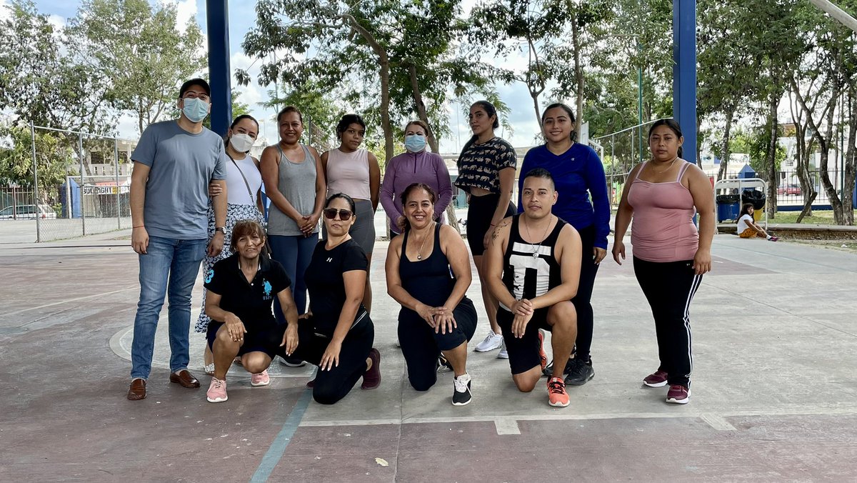 DaniMendezSan's tweet photo. Iniciamos el día con mi amiga Flor y su grupo de zumba, a quienes pase a saludar en el domo del 1er. Parque en Villas del Sol. https://t.co/Ya1Reyio5C