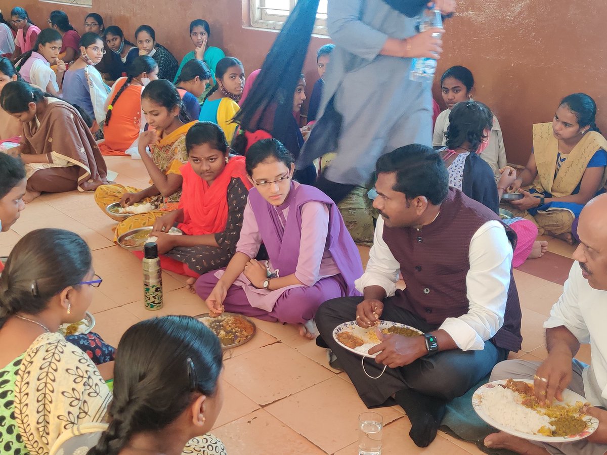 _Gurukulams's tweet photo. @ChandruduIAS Special Secretary to Govt, #SocialWelfareDepartment, #SURPRISE #visit to Dr. B R Ambedkar IIT Medical Academy, EEDUPUGALLU, Krishna District on 03-03-2022. 
@ysjagan
@AndhraPradeshCM
@IASassociation 
@DCsofIndia 
@PMOIndia 
#Studentswelfare https://t.co/TTOMZGOD0P
