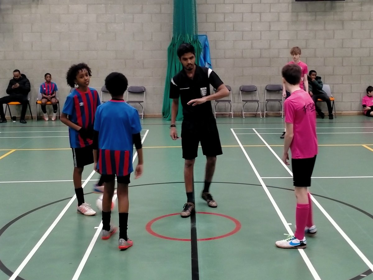 EstudiantesLdn's tweet photo. Our North London Youth Futsal continued today with two superb games between
@StarsFutsal and @mocoaching1.
Great to see Levin of @Haringey6thForm  officiating the game so well. 👏⚽
@LondonFA @LondonFARefs @LNFSengland @EdelpFiliales https://t.co/ShVfkMTW1V