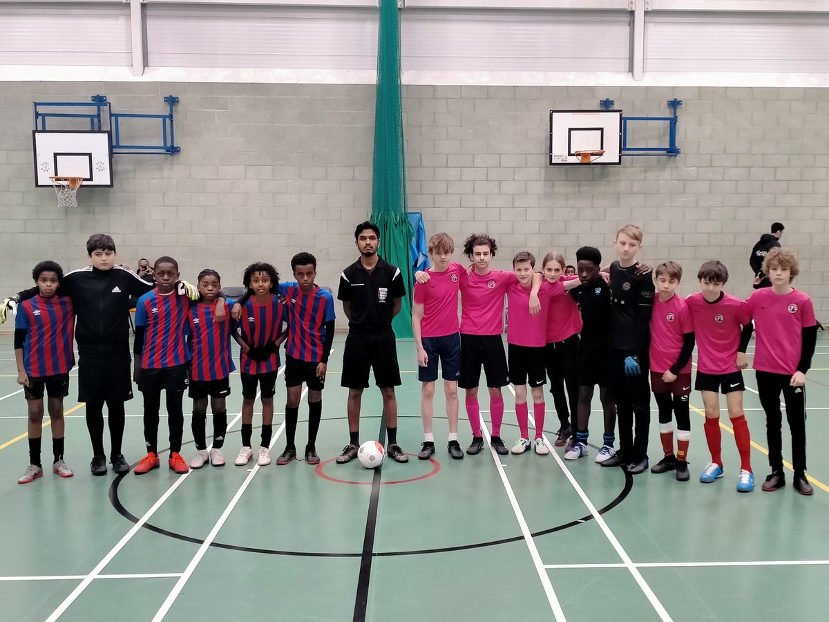 EstudiantesLdn's tweet photo. Our North London Youth Futsal continued today with two superb games between
@StarsFutsal and @mocoaching1.
Great to see Levin of @Haringey6thForm  officiating the game so well. 👏⚽
@LondonFA @LondonFARefs @LNFSengland @EdelpFiliales https://t.co/ShVfkMTW1V