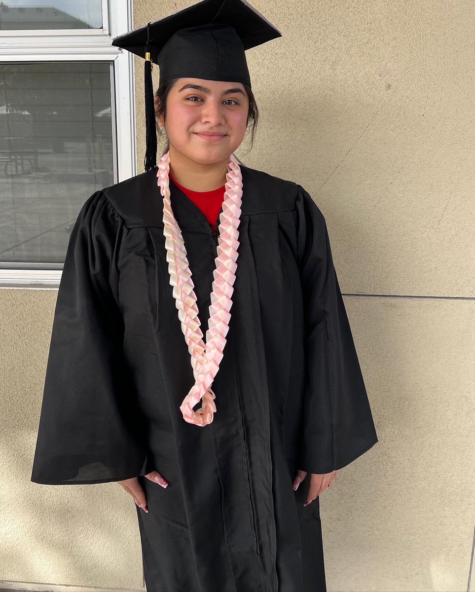 OlyMDUSD's tweet photo. She believed she could, so she did. Congratulations to Olympic’s very own -Stacy! Starting off the month of March as a graduate! Shout out to Class of 2022….. whoooooo’s next????? #teamoly #olypride #olysquad #whosnext #alted #gotcredits @MtDiabloUSD https://t.co/7CoPoOG6Ab