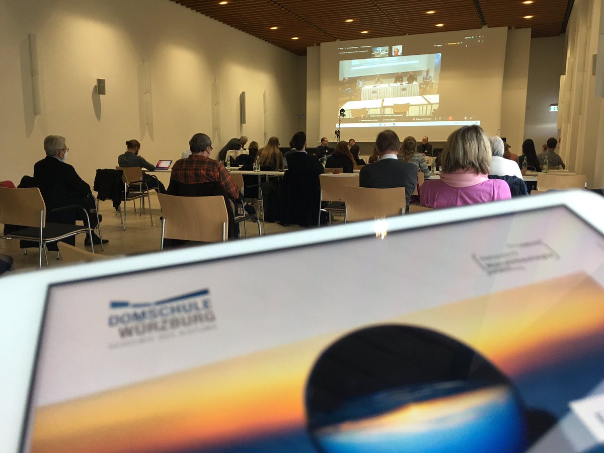 grosshannes's tweet photo. #Ethik hat nicht nur Zukunft, sondern beschäftigt uns in der Gegenwart. Podium mit @Nida_Ruemelin u.a. beim #Jubiläum des Netzwerks Moraltheologie in @mainfrankenkath. Was zeichnet eine gute und tragfähige Ethik aus? #ethics #deutscherethikrat #future #moral https://t.co/fMRs24DfdG