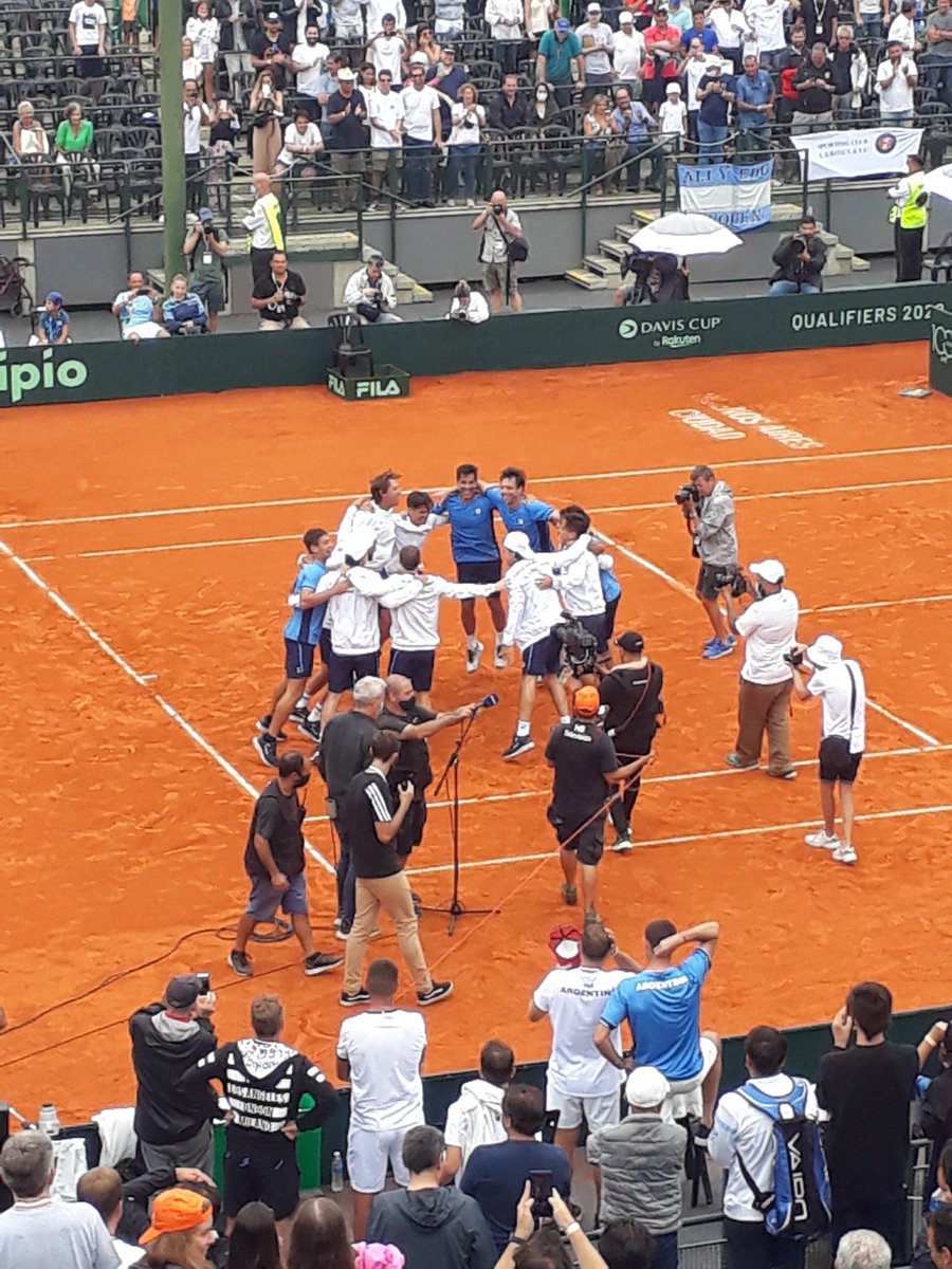 Ronda de alegría por regreso a la élite del mundo.