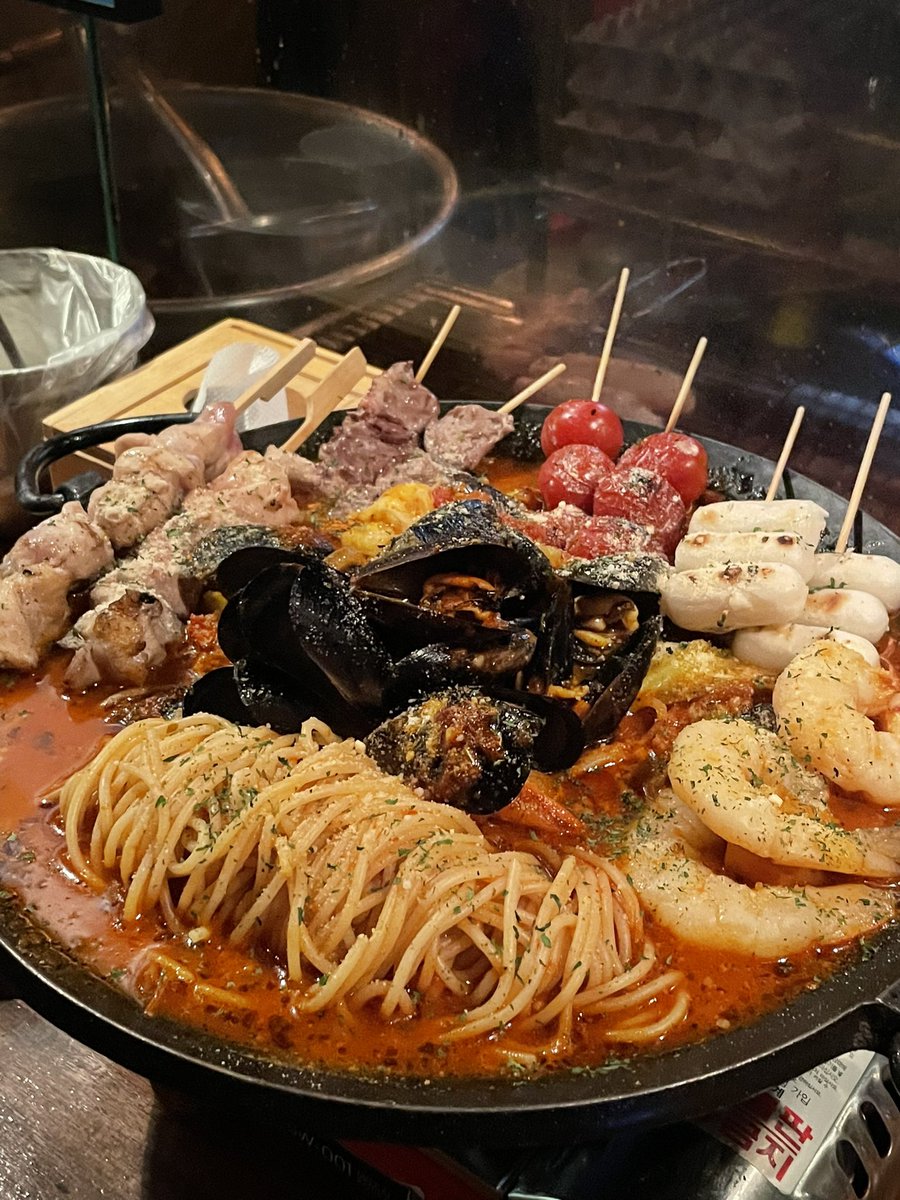 트위터 맛집 가서 밥 먹었는데 ...
이십대 초반의 내가 좋아할 맛이었다 ...
트위터는 연령층이 낮구나 ...... ......