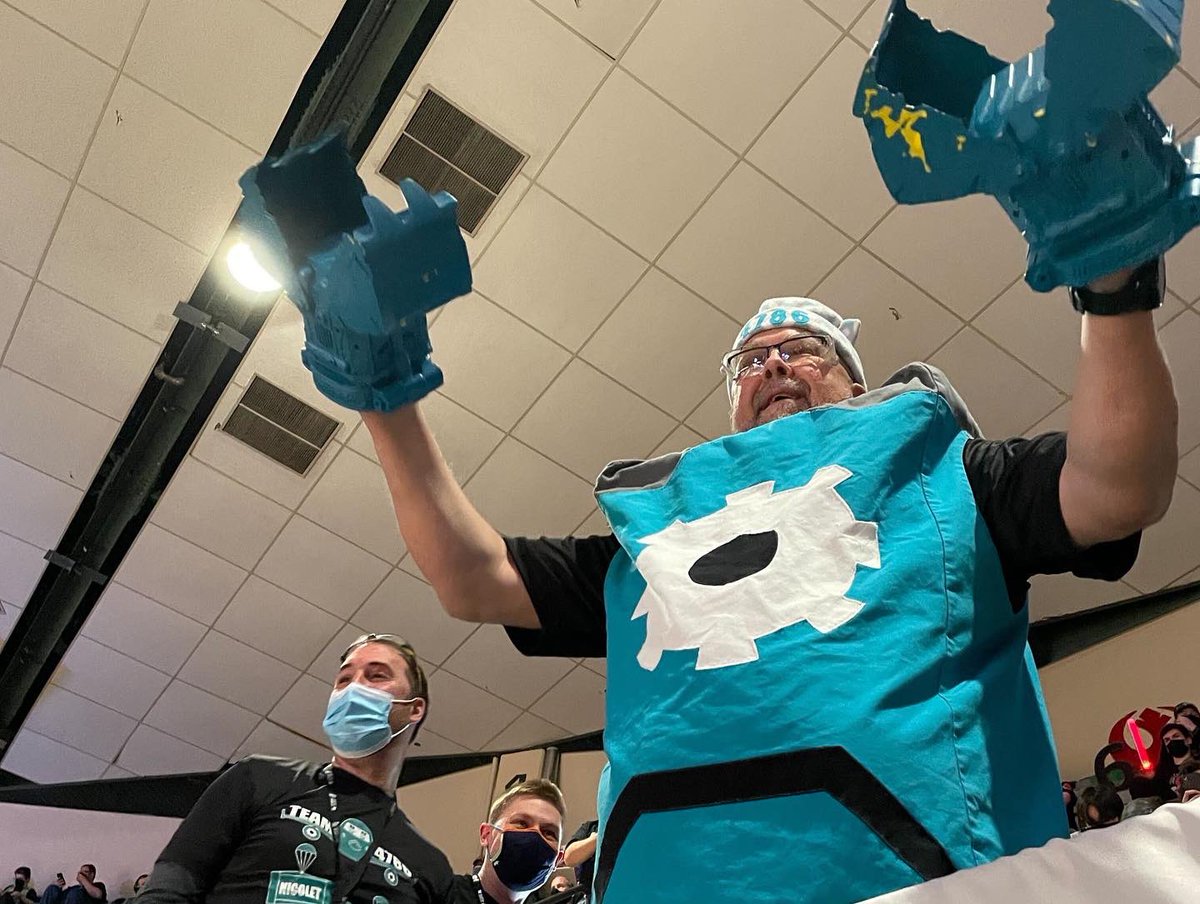 4786nicoletfear's tweet photo. Last night, Nicolet FEAR achieved our first blue banner EVER!! Todd Gaulke, or Mr. EXCITEMENT, one of our amazing mentors and highest sponsors, won the historic Woodie Flowers Finalist award! We are truly honored to have won this award. Way to go Mr. Gaulke!! #nicoletfear https://t.co/oPXwmV0cSl