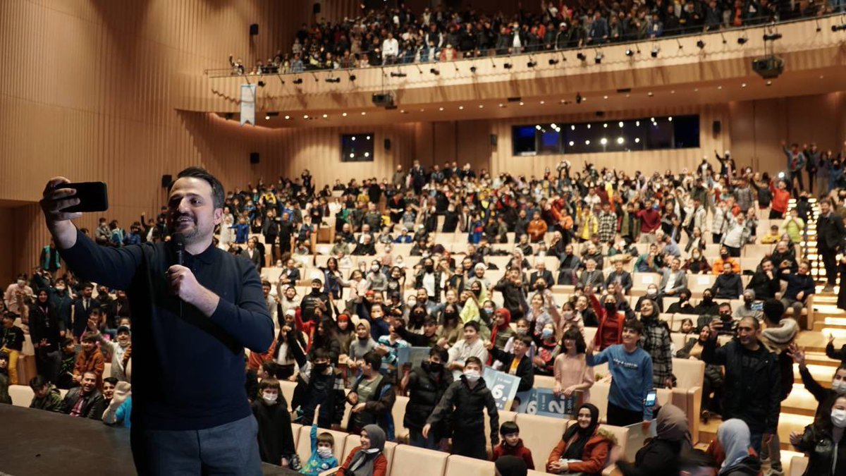 Yaklaşık 40 bin gencimizle tamamladığımız “Kitap Kurdu” projemizin ödül törenini Taksim Atatürk Kültür Merkezi’nde gerçekleştirdik.📍

Heyecanla bekleyen ‘Kitap Kurtlarımız’  ödüllerine kavuştu!🏅🏅🏅

Yeni projelerimizde görüşmek üzere gençler.✋

#KitapKurduÖdülTöreni