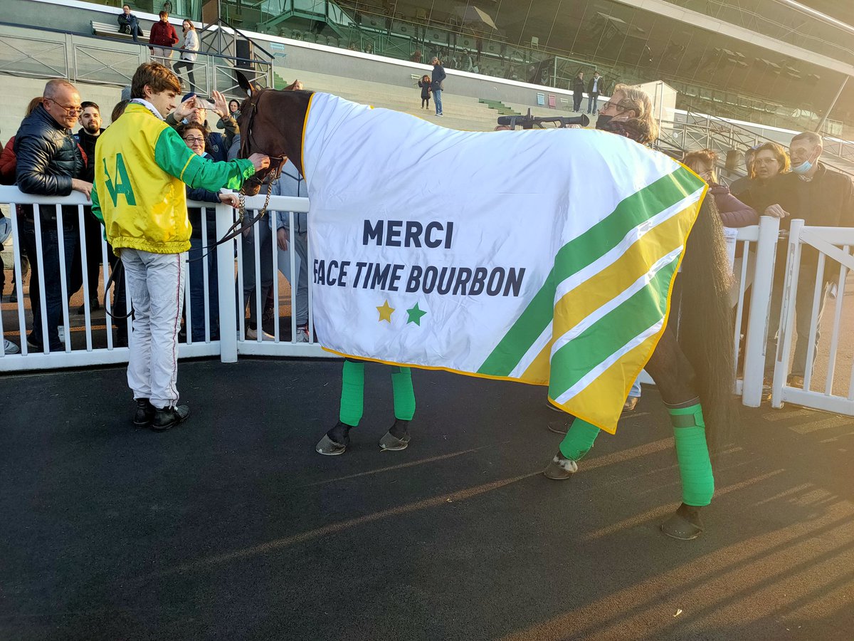 Le Parisien | turf (@leparisien_turf) on Twitter photo Le champion de <a href="/antoniosomma8/">Antonio Somma</a>, <a href="/FaceTimeBourbon/">Face Time Bourbon 🐴</a> salue une dernière fois le public de @vhpofficiel <a href="/LeTrot/">Trotteur Français</a> Le champion de <a href="/antoniosomma8/">Antonio Somma</a>, <a href="/FaceTimeBourbon/">Face Time Bourbon 🐴</a> salue une dernière fois le public de @vhpofficiel <a href="/LeTrot/">Trotteur Français</a>