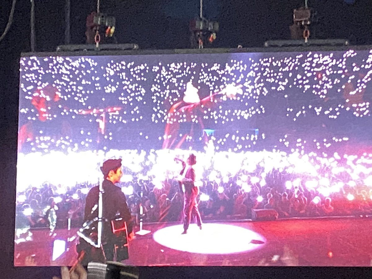 MrsJaMurphy's tweet photo. She’s so pretty, her hair is a mess, we all love her to that we confess…. AMAZING NIGHT IN GLASGOW ❤️ ❤️ @texastheband https://t.co/kUNbIiQBIP