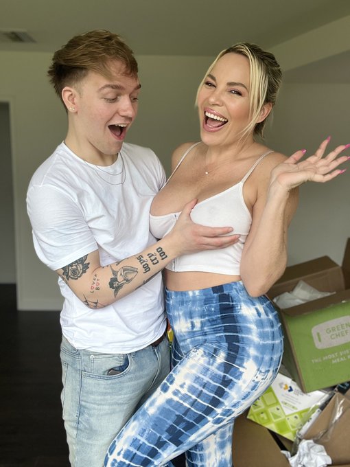 Shooting tons of new content for https://t.co/R2pU4SJrGJ come see me fuck stepsons, Instagram baddies