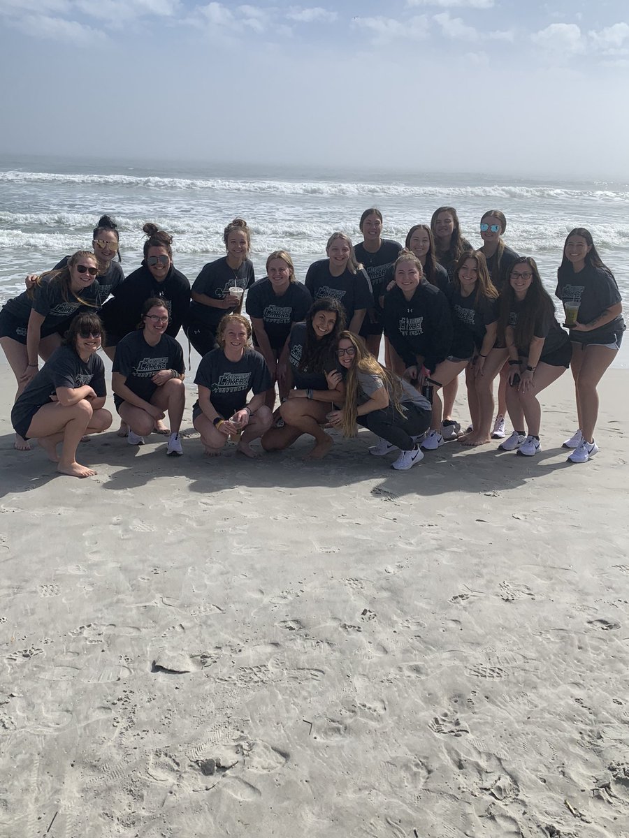 HurstSoftball's tweet photo. Quick stop at the beach 🏝 https://t.co/zpaBQ8yJOL