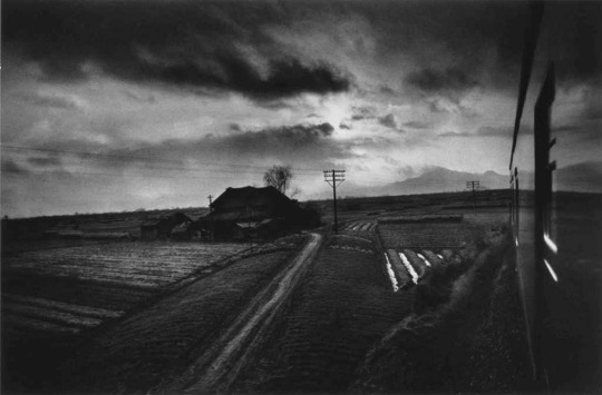 utktun's tweet photo. from train window
 1961
W. Eugene Smith
#phgotography https://t.co/OqYIaTLvH0