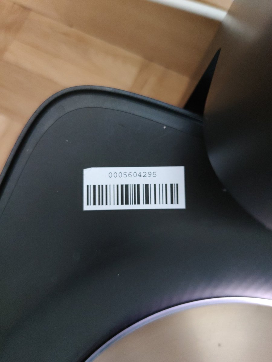 MyK748s's tweet photo. @iRobot je sais bien que la Suisse est un pays insignifiant, mais quand on vous envoie un S9 (en fin de garantie) en sav, car j'ai un capteur de chute qui n'est plus étanche et prend la poussière ; et qu'il revient dans le même état... Enfin non.. https://t.co/Pz0gE0KlZF
