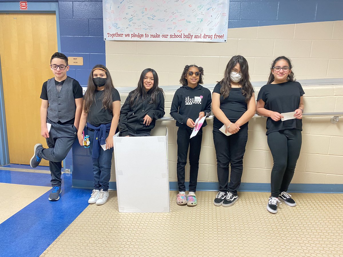 mgarza1978's tweet photo. Ready for competition!! @NISDGlass @briantwoods1 @JBOCK_NISD #FLL #GoLego #Confidence https://t.co/6S2lTRFaph