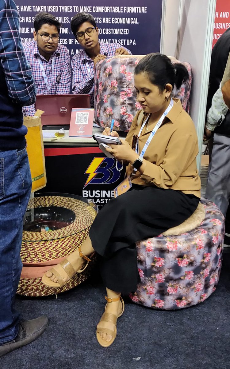 Shrads_chettri's tweet image. Days like this when work comes with comfort. Especially designed seat with old tyres, by students of @DelhiGovtSchool at the #BusinessBlasters expo & summit. Trust me it was so comfortable i didn't want to stand. It was a great to see students beam with confidence @msisodia !