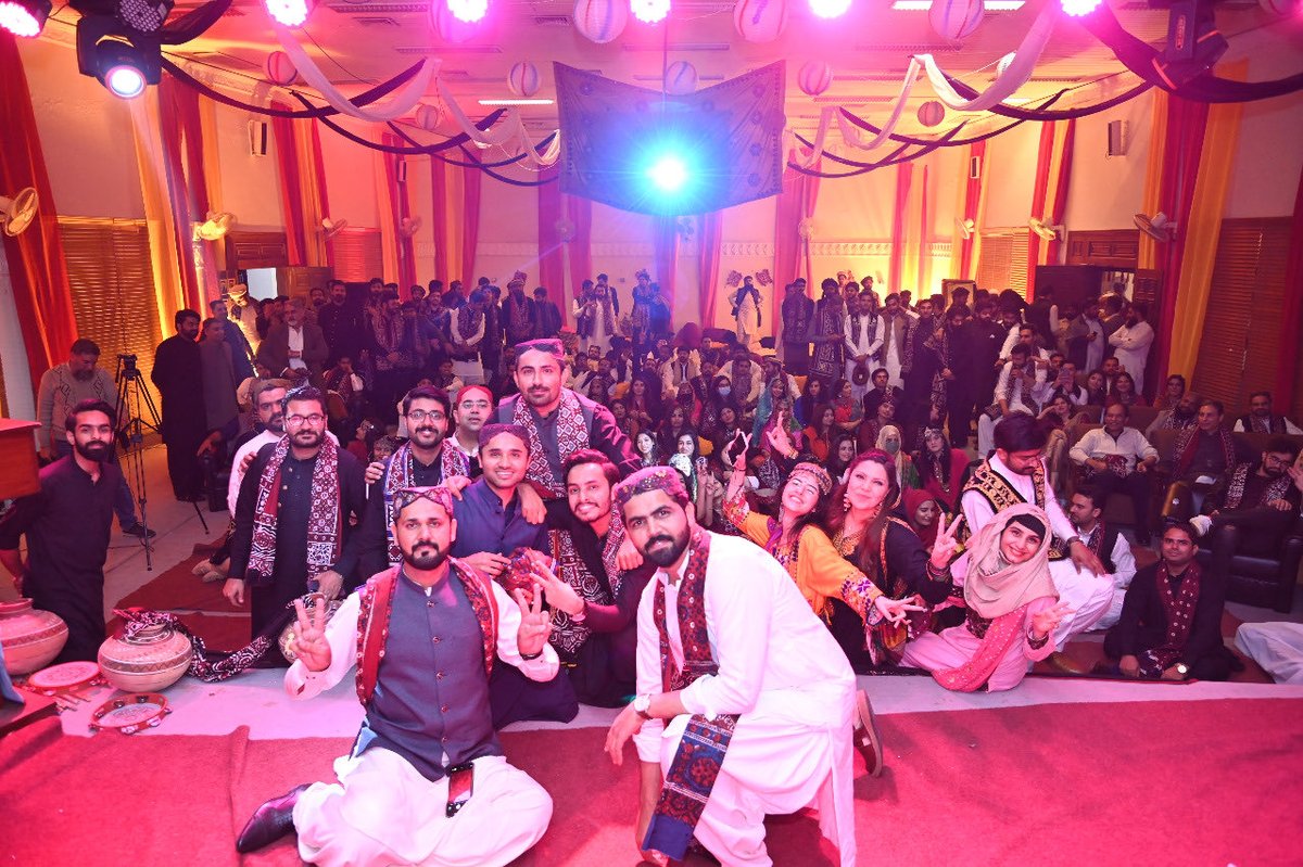 irizmemon's tweet photo. Cultural Night at Civil Service Academy
#CSA_Diary #49th_CTP https://t.co/xjOCILfY72