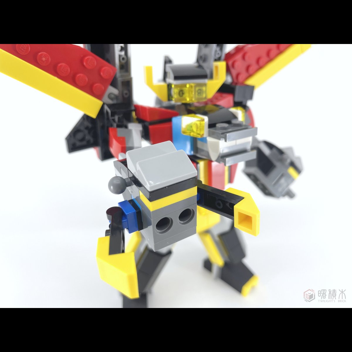 twilightsbrick's tweet photo. LEGO 31124 セットを本物の合体ロボットに改造ました。
#lego #moc #hkmoc #mecha #legomecha #レゴ #合体ロボット #ロボット https://t.co/EvTakyN5sS