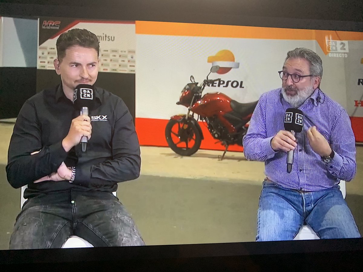 ¡Qué buena la ‘tertulia’ de #motogp en <a href="/DAZN_ES/">DAZN España</a> con <a href="/ErnestRiveras/">Ernest Riveras</a> <a href="/lorenzo99/">Jorge Lorenzo</a> @oriolpuigdemont y Emilio Pérez de Rozas 👏🏻👏🏻👏🏻👏🏻