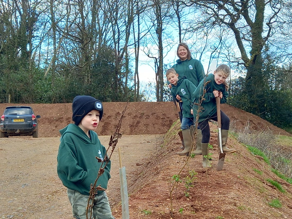 David Camp (@daynesfarm) on Twitter photo Daynes Farm dream team planting hedges to landscape the new farm shop. Trees from @NFUsouthwest & <a href="/LloydsBankBiz/">Lloyds Business</a> #itshappening Daynes Farm dream team planting hedges to landscape the new farm shop. Trees from @NFUsouthwest & <a href="/LloydsBankBiz/">Lloyds Business</a> #itshappening