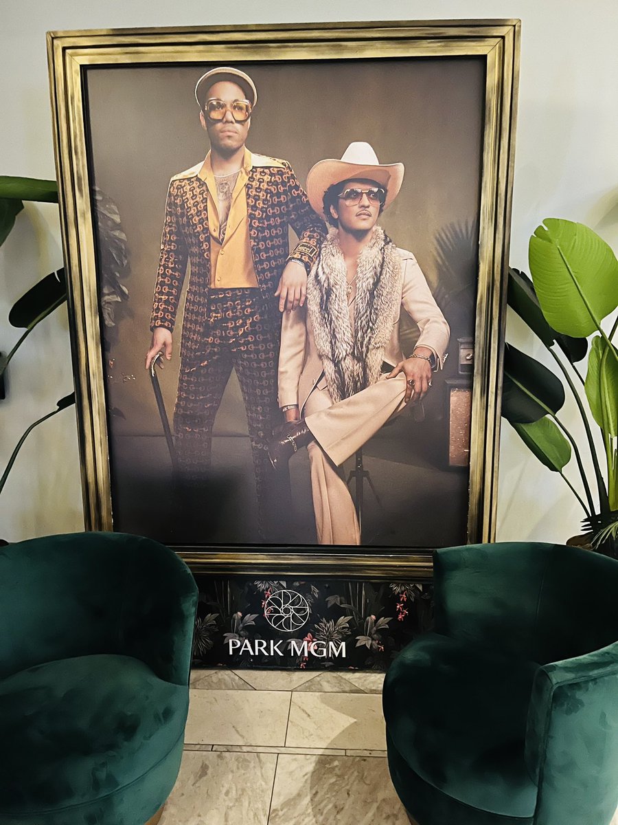 Machi2331's tweet photo. Ready for tonight!#SilkSonic #brunomars #AndersonPaak https://t.co/stCIHDGYcl