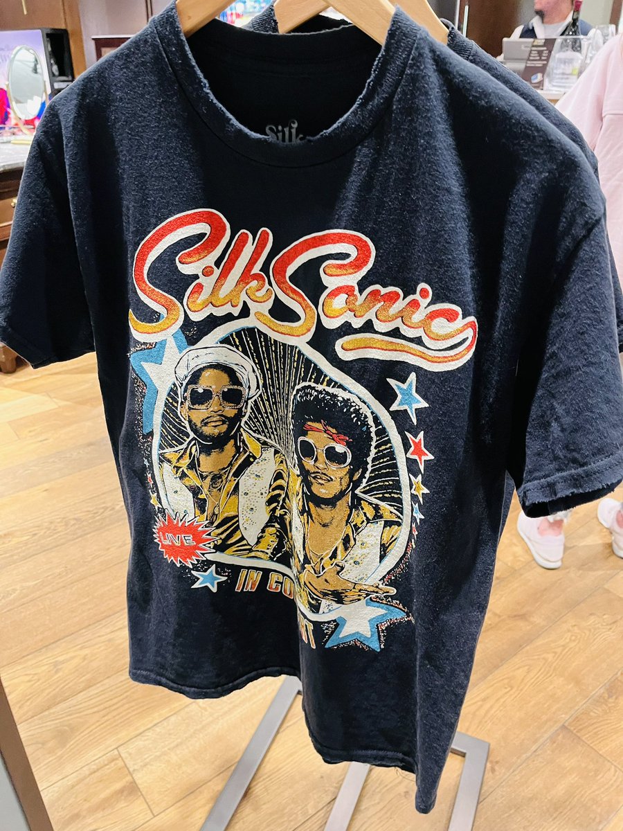 Machi2331's tweet photo. Ready for tonight!#SilkSonic #brunomars #AndersonPaak https://t.co/stCIHDGYcl