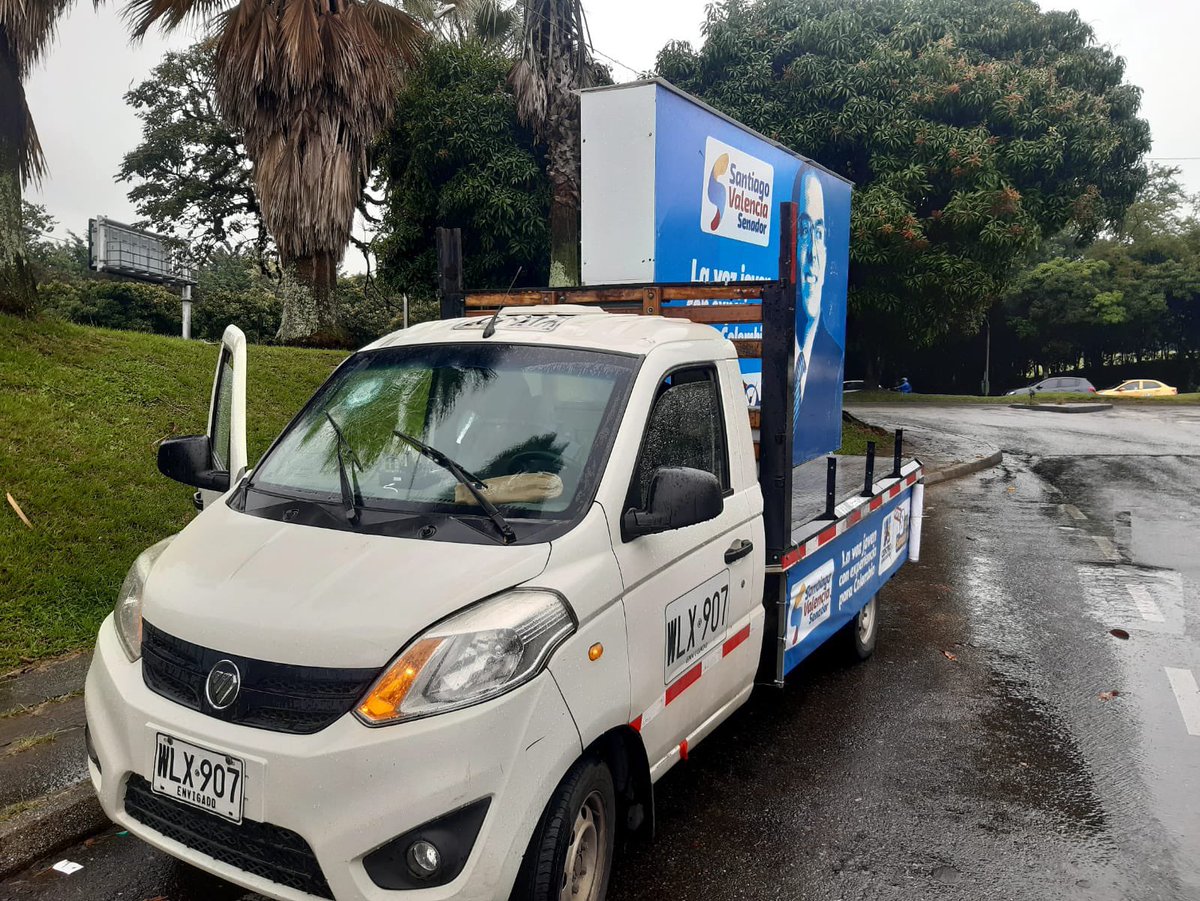 jberriolopez's tweet photo. Rechazamos el ataque a nuestro carro valla, con piedras no se defiende la democracia. Nos vemos en las urnas. #CD110 https://t.co/OwsnhFEfMZ