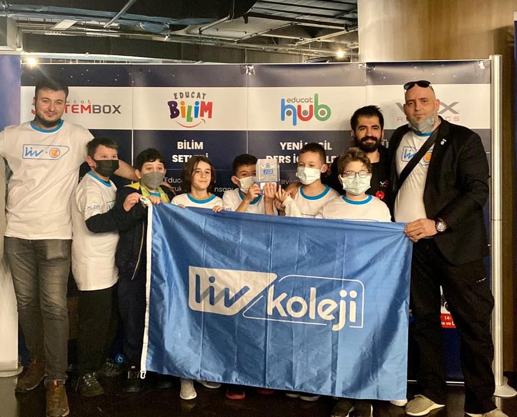 Liv Koleji Robotik Takımı, onlarca takımın katıldığı “VEX IQ Challenge Turkey Championship” yarışmasında “Excellence” ödülü ile Türkiye şampiyonu olarak ülkemizi ABD’de temsil etmeye hak kazanmıştır.Tüm öğrencilerimizi tebrik eder,emeği geçen tüm öğretmenlerimize teşekkür ederiz.