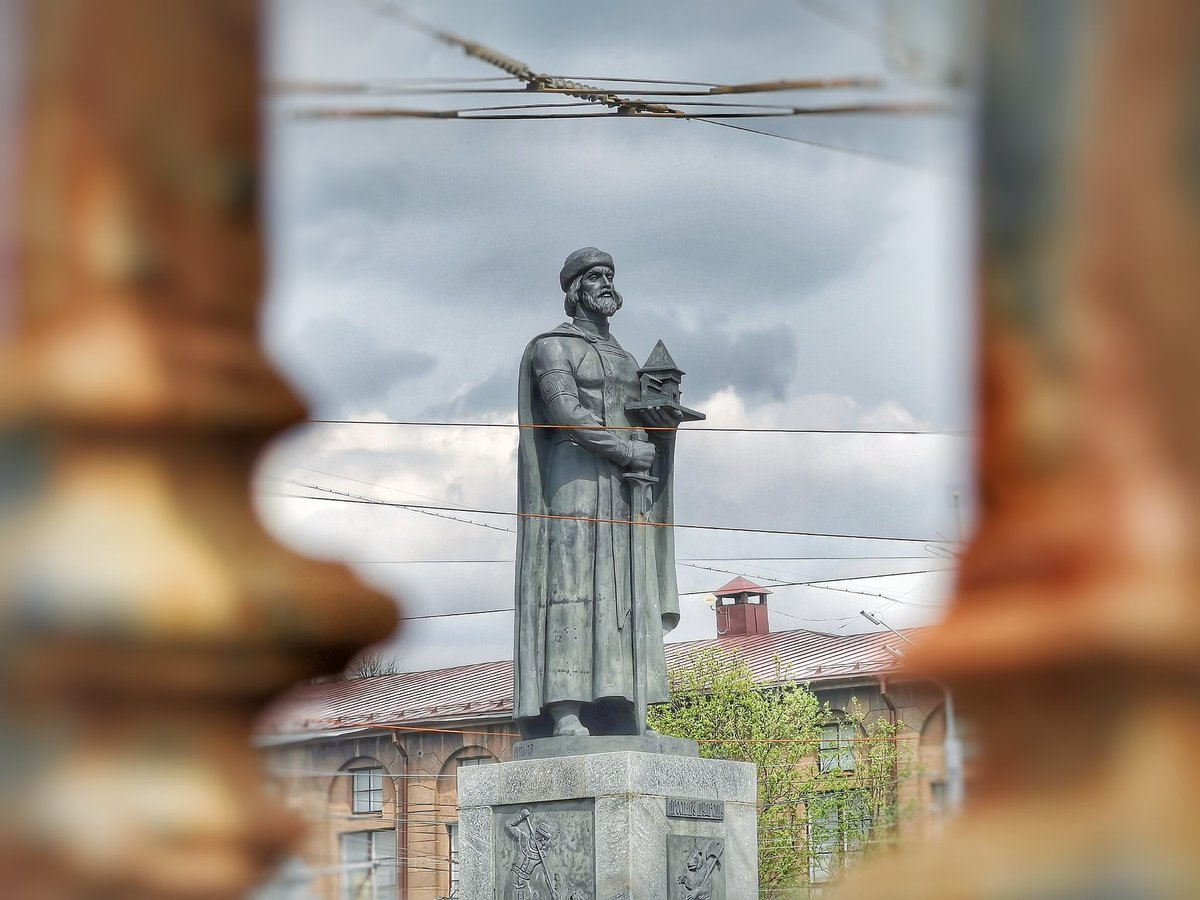 5 марта – День памяти святого благоверного князя Ярослава Мудрого.
В истории князь Ярослав остался под именем Мудрого за многие великие деяния, которые изменили и улучшили жизнь народа. В 1010 году основал город Ярославль.
#ярославль #5марта
