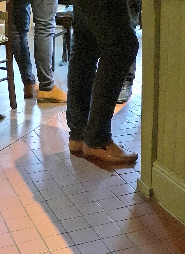 TheSuperpigeon's tweet photo. Here I am enjoying a pint of Lincoln Green in my local when in walks the stag doo and a fine pair of Tan Rewinds. #JeansAndSheux #TanRewinds https://t.co/3iLLi08g7D