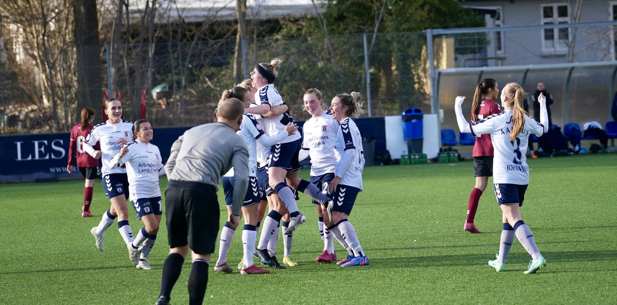 AGFFodbold's tweet photo. Stort tillykke til kvinderne, der er semifinale-klar i Gjensidige Kvindepokalen efter en 2-1 sejr over Odense Q lørdag eftermiddag i Odense 🏆👏 #ksdh #kvindeliga https://t.co/2fJ3pIOnq8