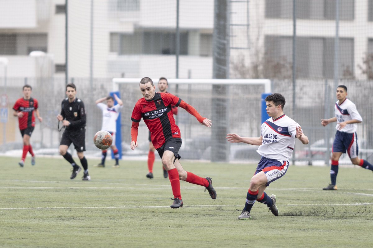 CIbarbaso's tweet photo. Hoy vuelve a escena uno de los nuestros⚔️ 

Hoy vuelve a escena @AritzLeta 😍

Hoy vuelve a escena el gol en esencia pura⚽️

Y es un día feliz, pero también momento de pegar un vistazo atrás para valorar por todo lo que has pasado estos meses.

¡Te echábamos de menos @AritzLeta ! https://t.co/GwFVN0N9eM