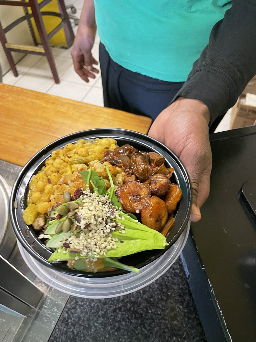 veezvegan's tweet photo. Regular meal!  #food #Vegan #BlackOwnedBusiness #veezvegan #Caribbean #toronto #Health https://t.co/X4kssoK6Lw