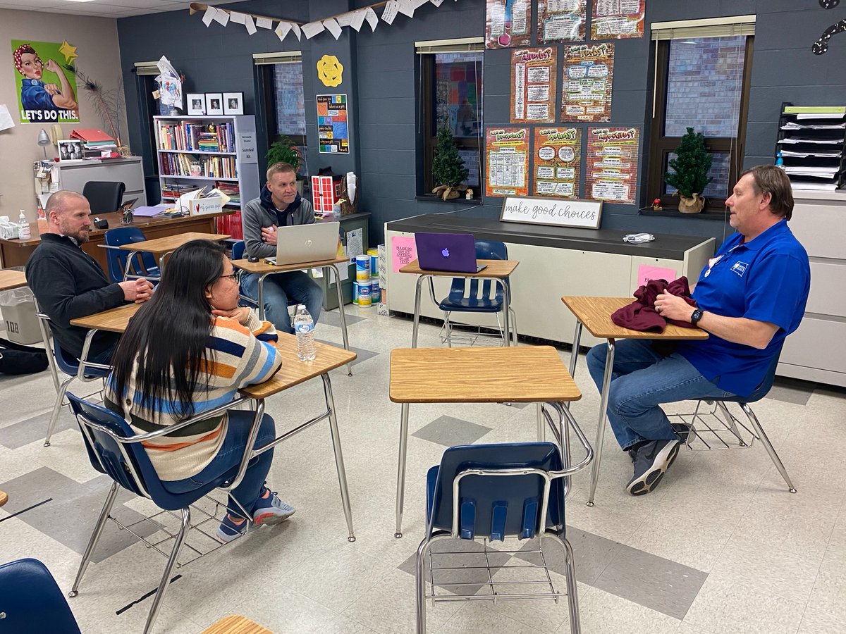 WMSPal's tweet photo. Ask an admin...a round table to pick the brains of the greats...@KnudsonKent @KochCotton @wcharron1 at #EdcampSDAMLE. What a wealth of knowledge! https://t.co/I95pV5xnaJ