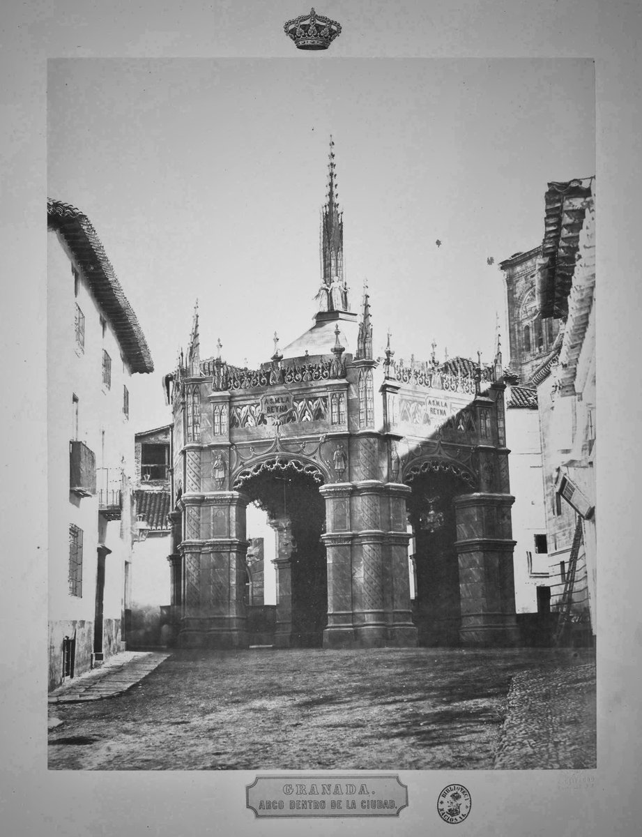 granadaoldpics1's tweet photo. Os lo voy a poner complicado. Con motivo de la visita de Isabel II a #Granada en 1862 se construye este arco en el centro de la ciudad. La Reina se hace con los servicios de uno de los mejores fotógrafos del momento, Charles Clifford. ¿Sabríais ubicar el lugar? abro hilo 👇 https://t.co/qyrGv7cPaK