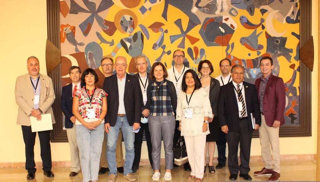 SMNYCT's tweet photo. Reunión de Presidentes de Sociedades Hermanas durante el Máster Class 2022: @SMNYCT @twitaamr @SeparRespira
@SerChile @atscommunity #SBPT @ALATorax https://t.co/cCkhvlx2Jk