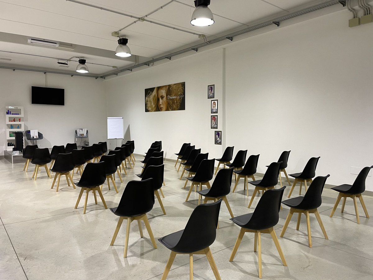 johnny_almagno's tweet photo. #framesiacademy #sardegna #4Dcolor Pronti! https://t.co/qL1mXdKbgP