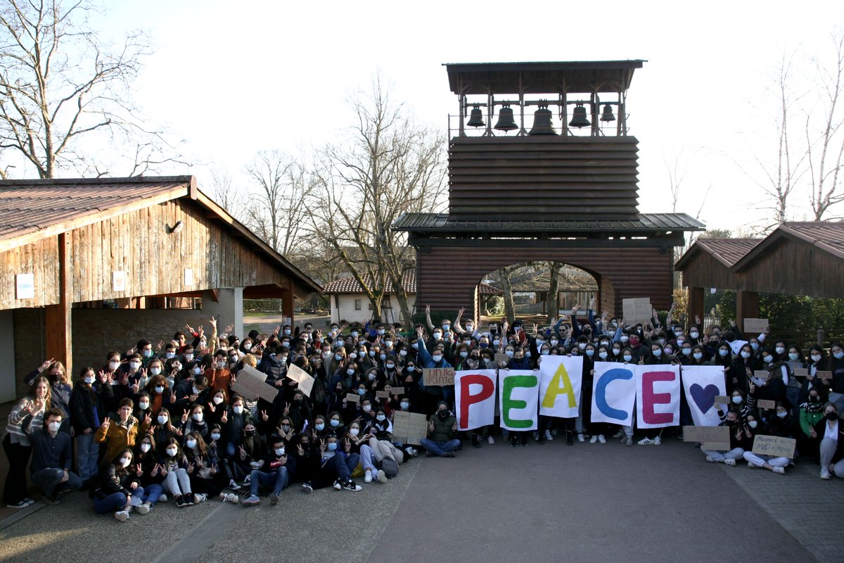 The young people present at #Taizé this week, coming from Portugal, France and Germany among other countries, took this picture as a gesture of solidarity with all those who are suffering from the war in #Ukraine. 
#PrayForPeace