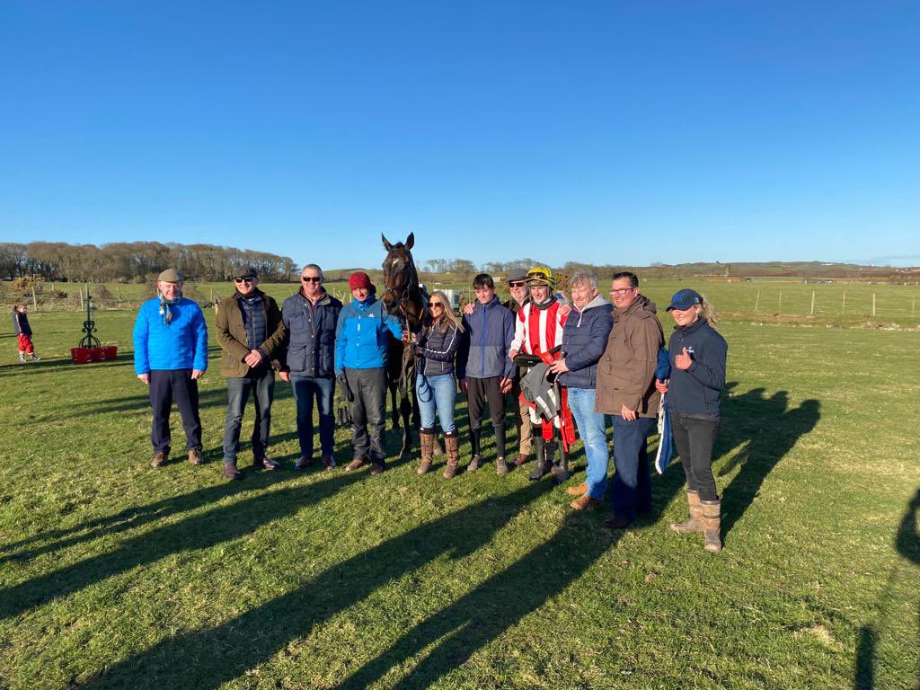 Well done to Katesbridge (Berger) and the members of the Lakelanders Syndicate following a fine win of the last race <a href="/irishp2p/">p2p.ie</a> at Tyrella under fine ride from Alex Harvey. Seen here looking proud of himself after the race. Well done to everyone involved #keepkicking