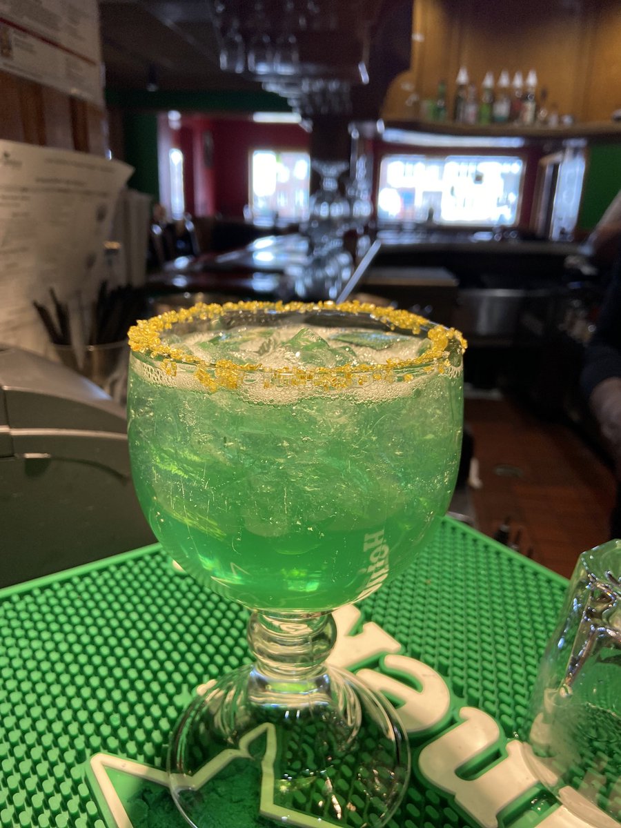 lutherlibby's tweet photo. Your #SaturdaySocial relaxation is ready for you at your #neighborhood @Applebees #tipsyleprechaun #brewtus 🍺🍀🌈@RonRuggless @NRNonline https://t.co/0wXQUY9itz