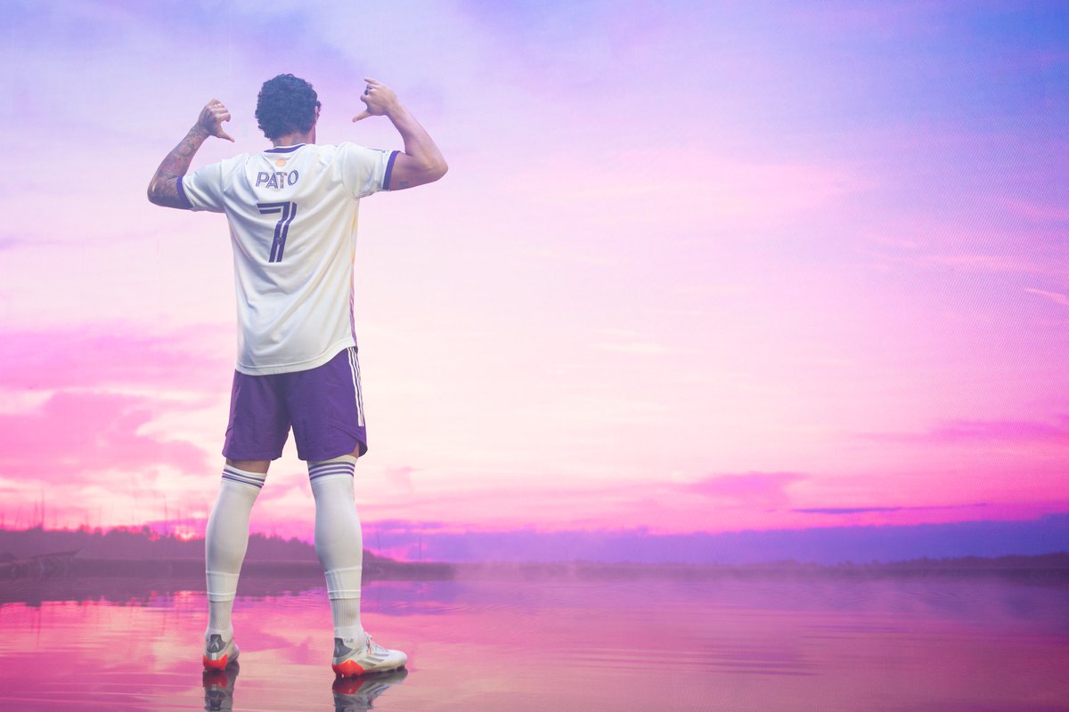 OrlandoCitySC's tweet photo. Rocking that #SunshineKit today in the Windy City ☀️
#CHIvORL | #DaleMiAmor https://t.co/Jmb3xHNWvT